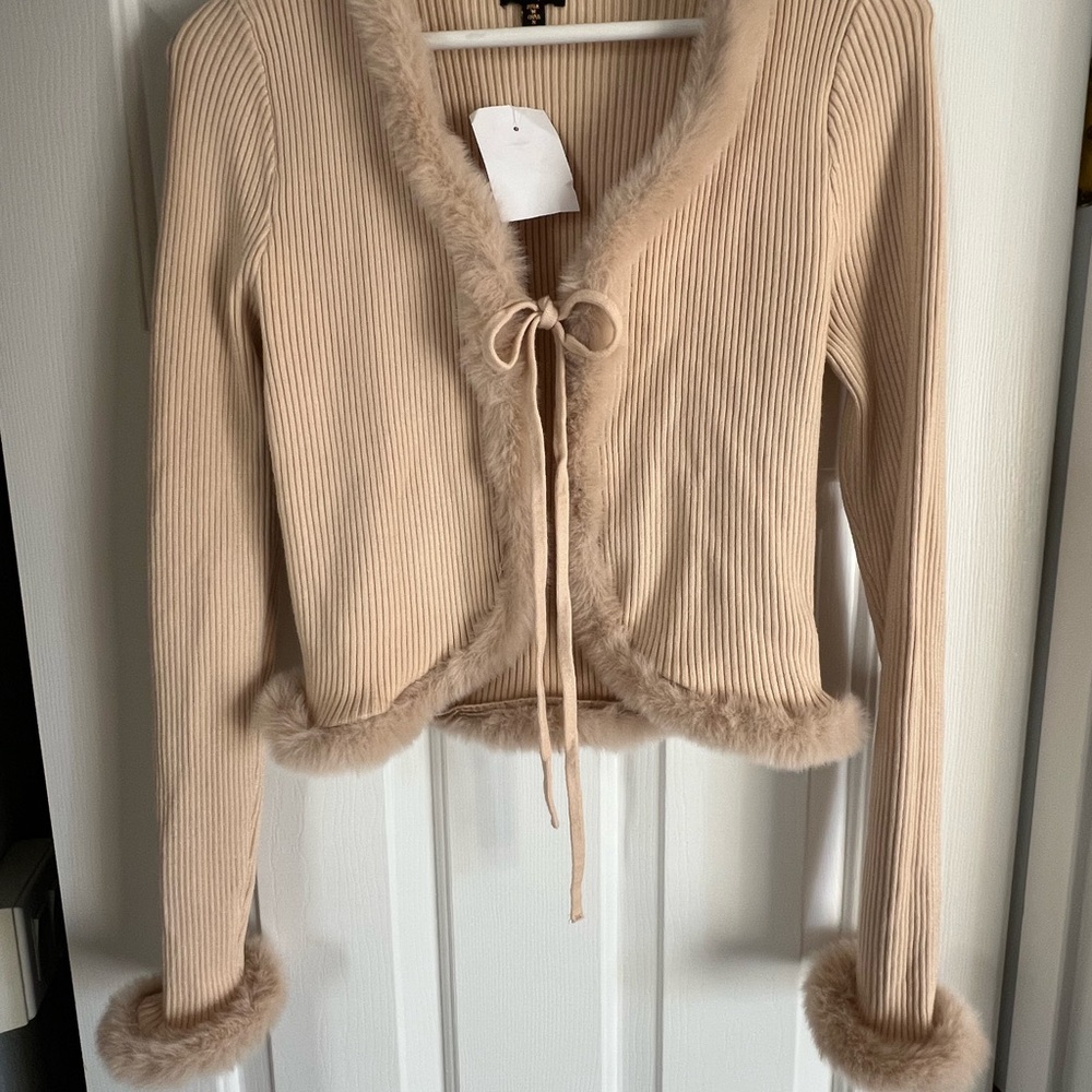 Chic Beige Fur-Trimmed Cardigan - Picture 7 of 8